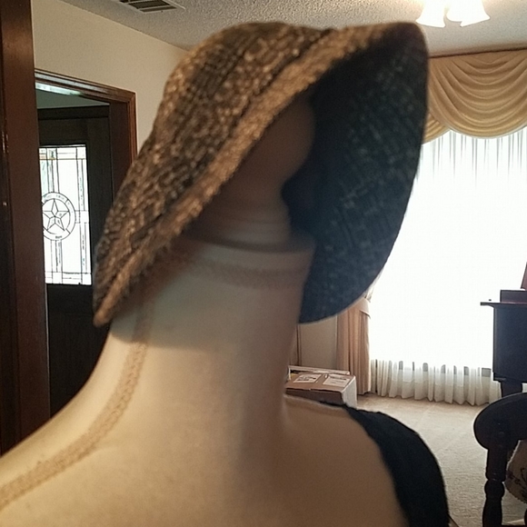 Ladies Vtg. Sherlock Holmes style hat - Picture 9 of 9